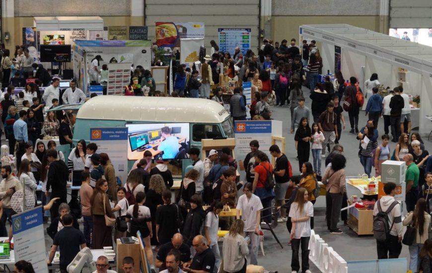 Alumnado na feira de educacion no pazo de lugo